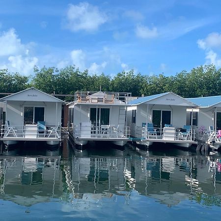 Aqua Lodges At Hurricane Hole Marina Сток-Айленд Екстер'єр фото